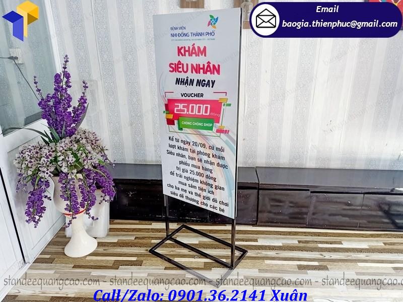 standee hai mặt ốp format