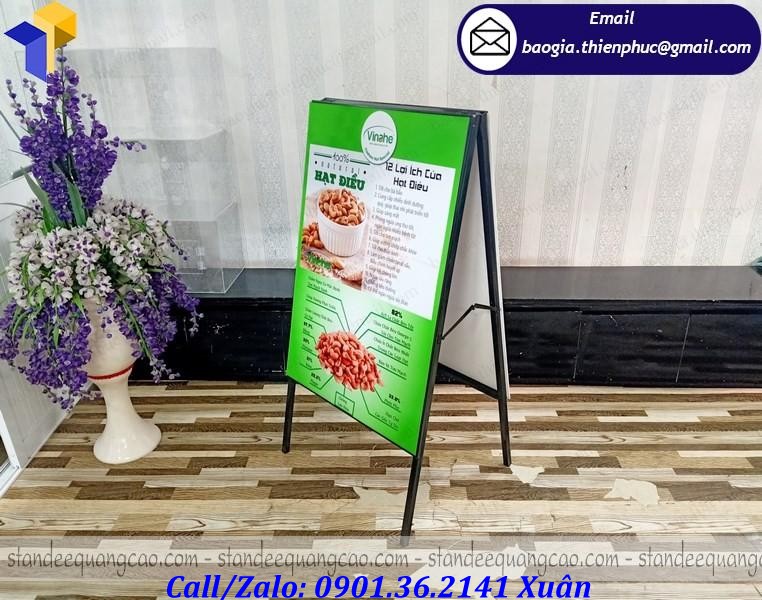 standee chữ a ngoài trời