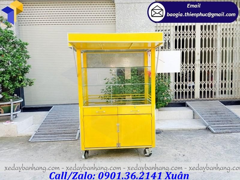 tủ bán chân gà ngâm sả tắc