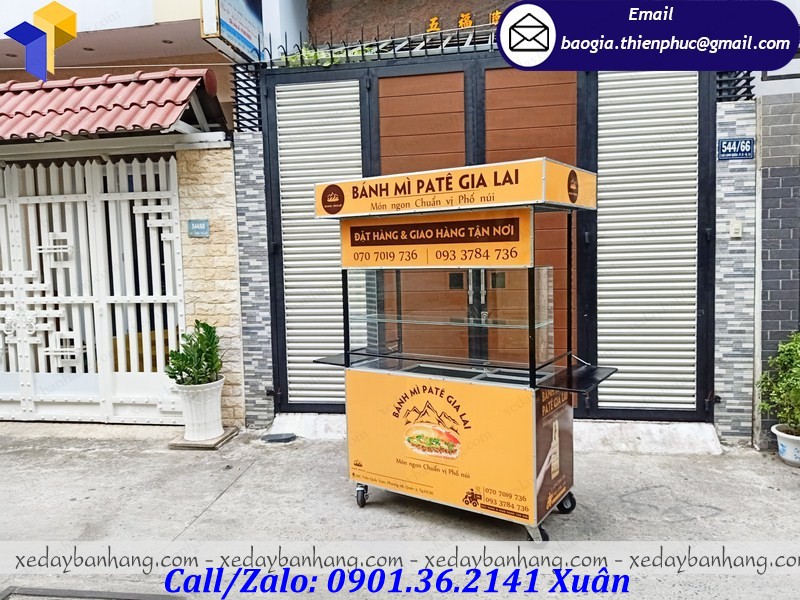 xe đẩy bán bánh mì