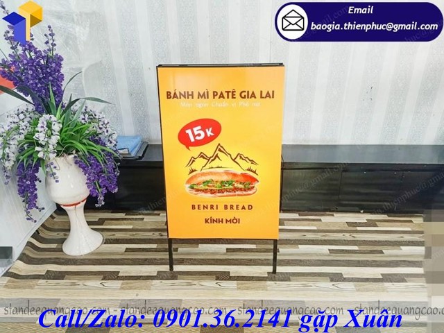 standee chữ a hai mặt