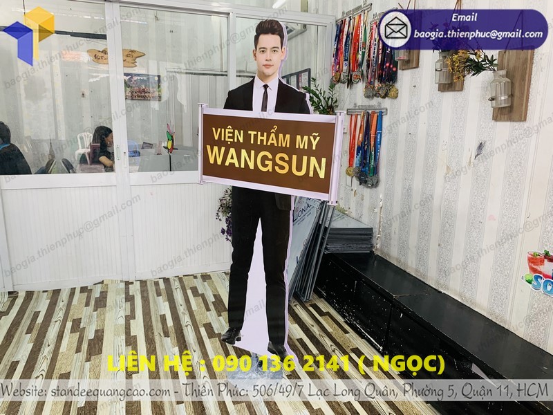 standee mô hình người