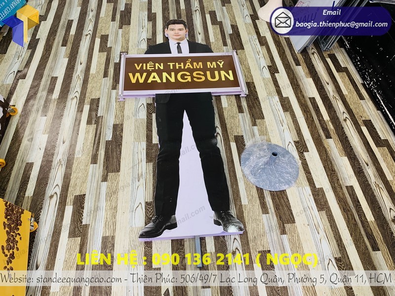 standee mô hình người giá rẻ q1