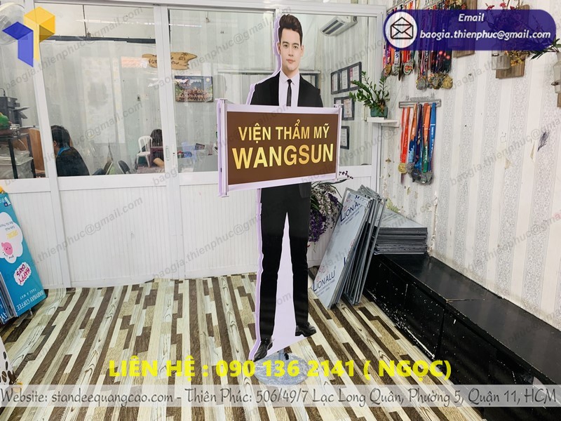 standee mô hình người hcm