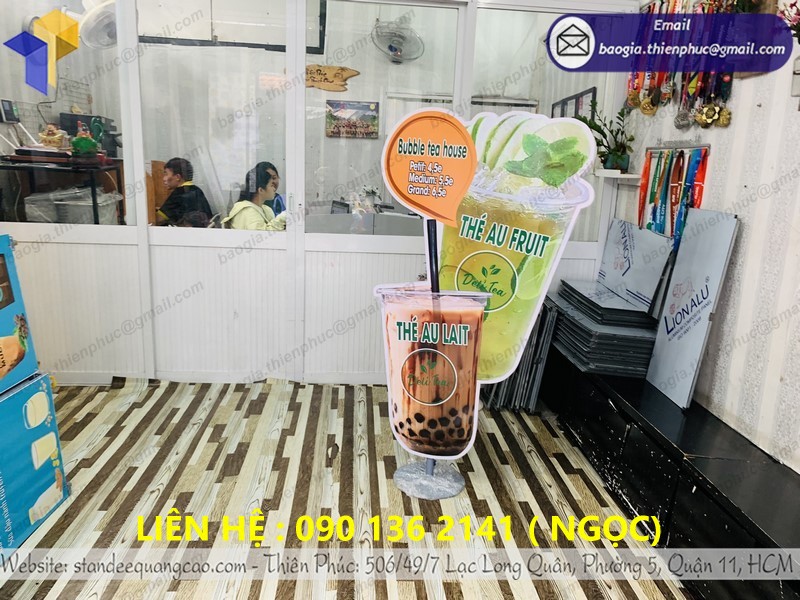 thiết kế standee trà sữa