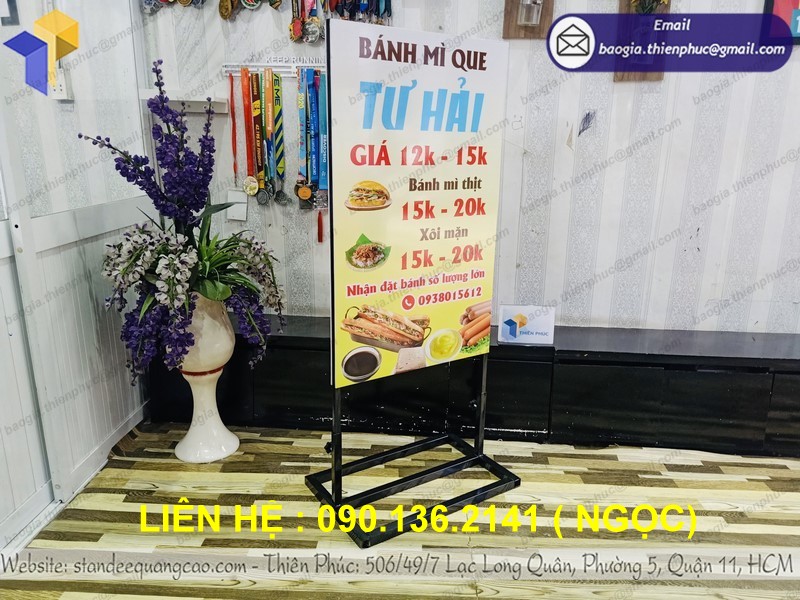 bảng standee chân sắt 2 mặt đẹp