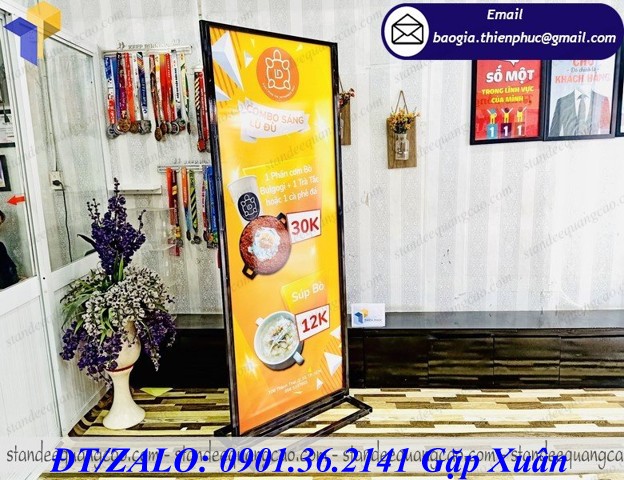 chân standee sắt sọt format