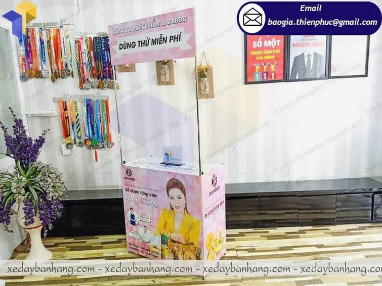 đặt mua booth sắt quảng cáo sampling