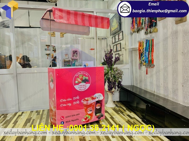 gia công xe bán trà dâu vỉa hè di động