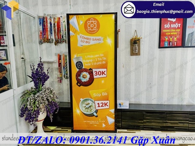 khung standee sắt sọt format