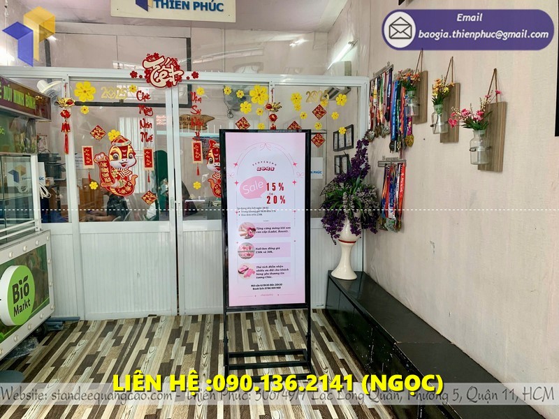 standee 2 mặt quảng cáo