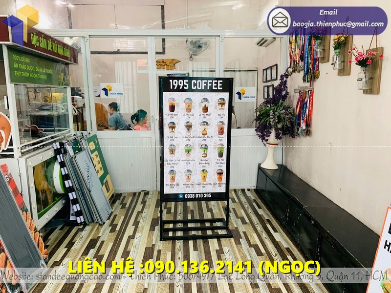 standee khung sắt ốp fomex