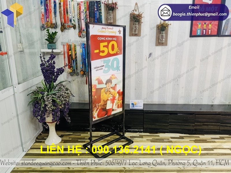 standee đứng fomex in 2 mặt giá rẻ tại q11