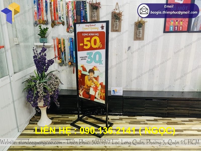 standee đứng fomex