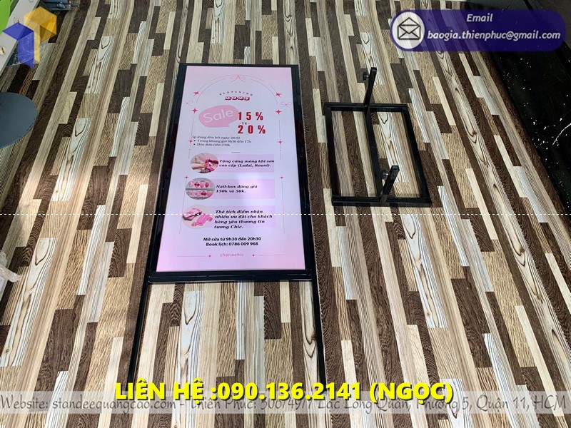 standee fomex khung sắt