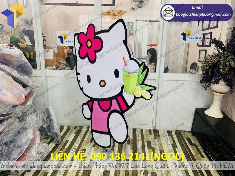 standee hello kitty