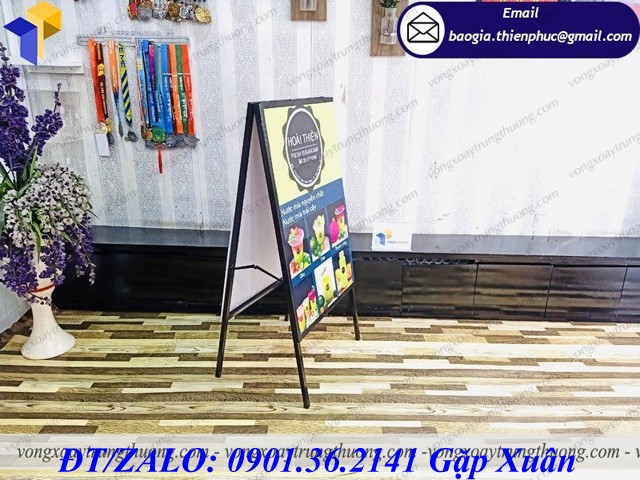 standee khung sắt chữ a