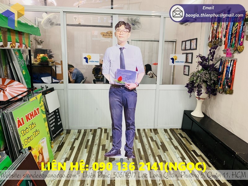 standee mô hình chịu gió