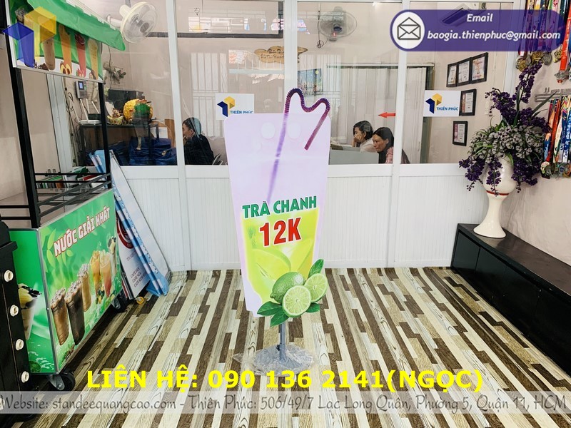 standee mô hình ly chân sắt