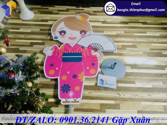 standee mô hình người đẹp