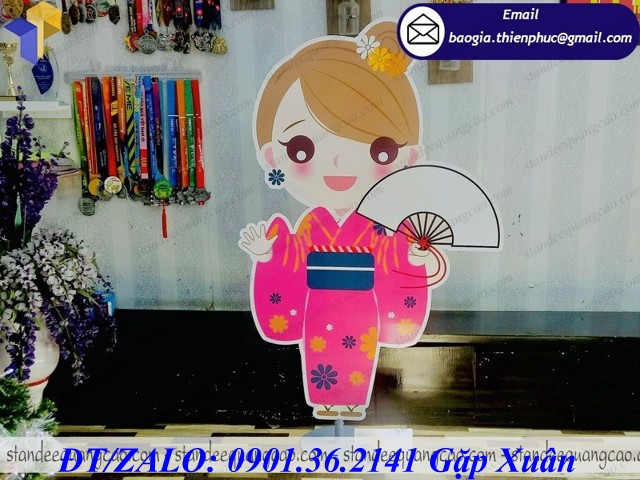 standee mô hình người quảng cáo