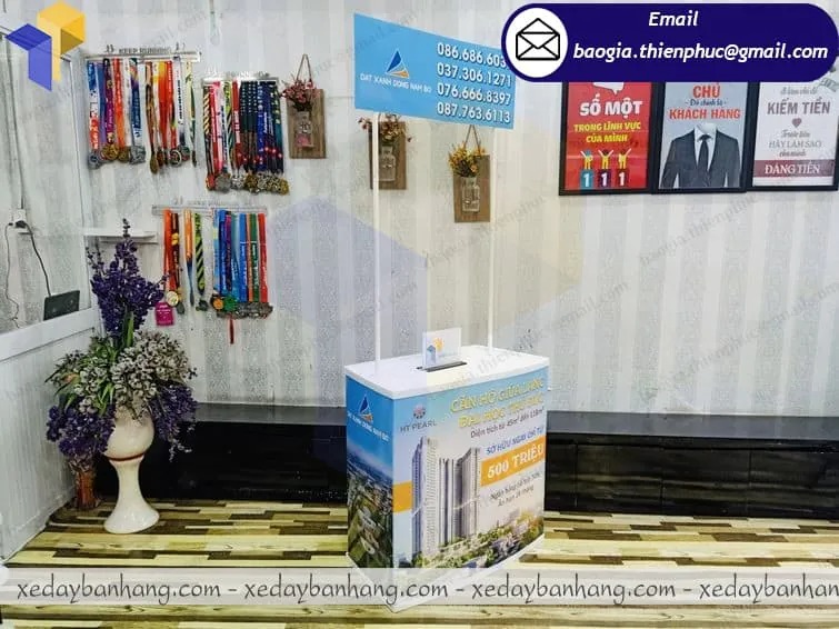 thiết kế booth nhựa bán hàng giá rẻ