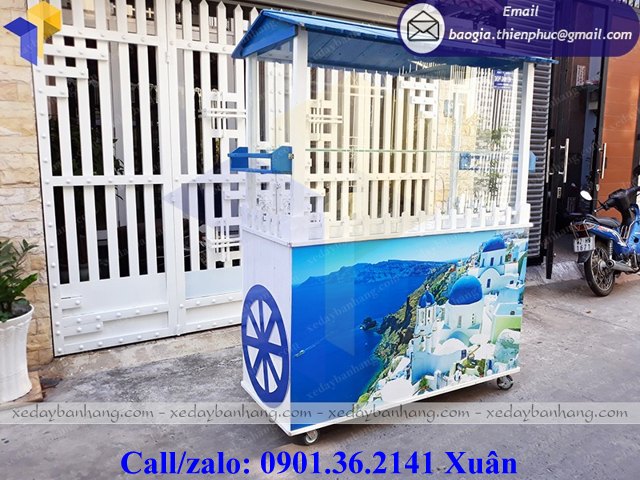 xe bán bánh mì bằng gỗ