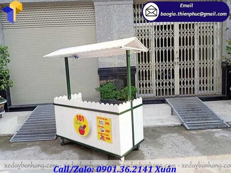 xe bán cơm sườn