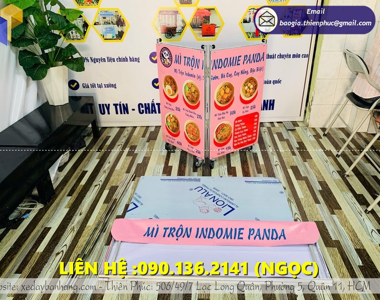 xe bán mì trộn xếp gọn