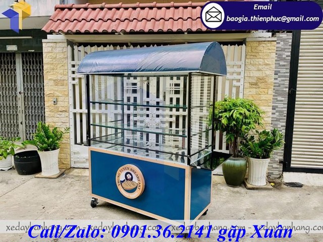 xe đẩy bán bánh mì