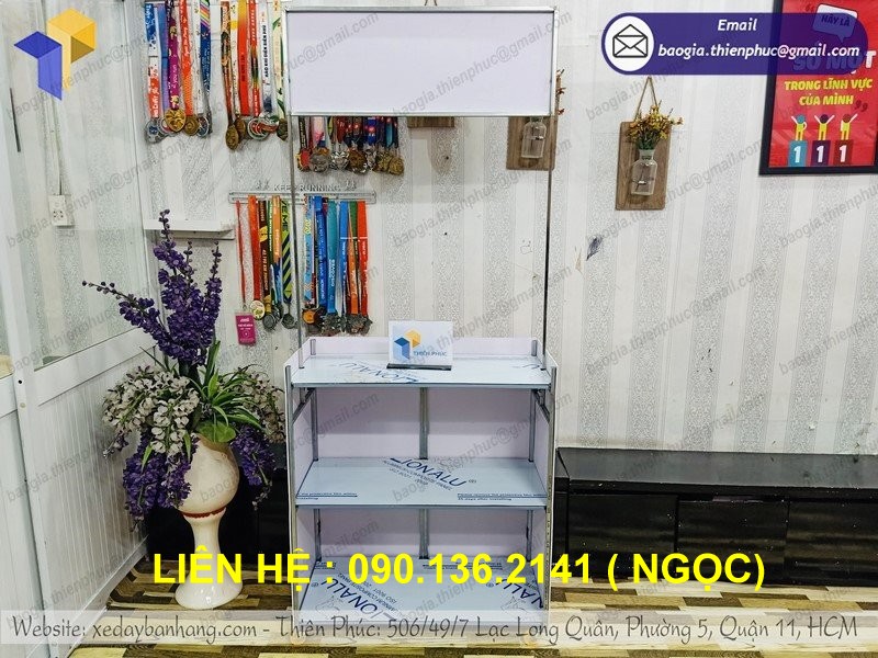 xe gấp gọn bán hàng rong vỉa hè