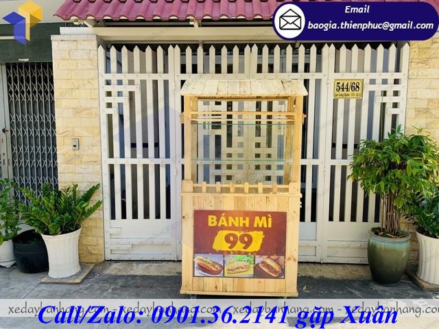 xe gỗ bán bánh mì quận 11