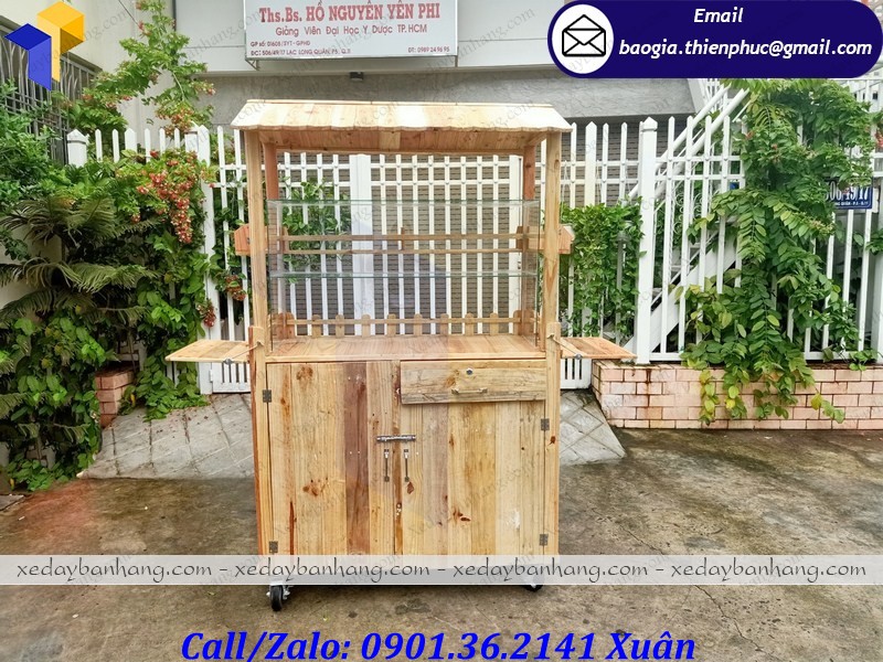 xe gỗ bán thức ăn nhanh